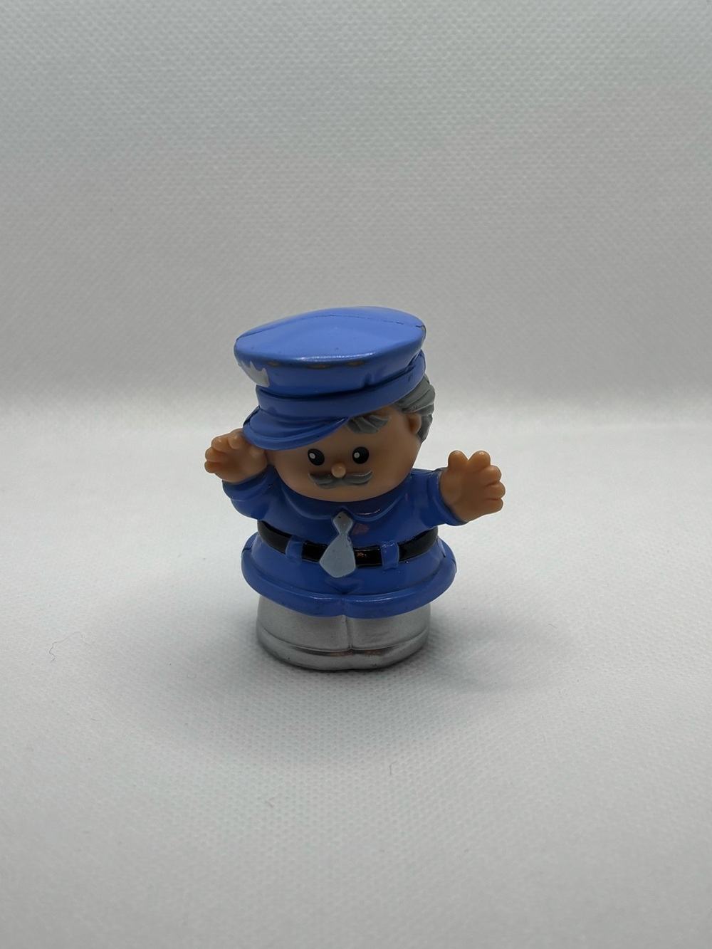 2/15$ 🦊 Fisher Price Little People 2000 Policeman With Hat & Silver Base